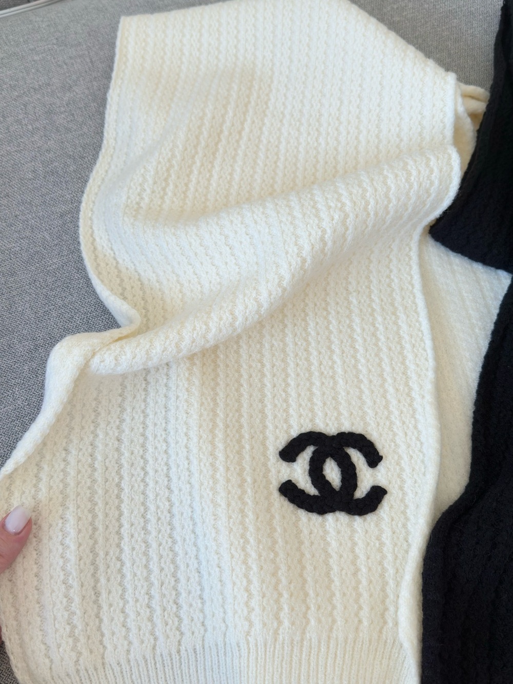 Premium-quality scarf